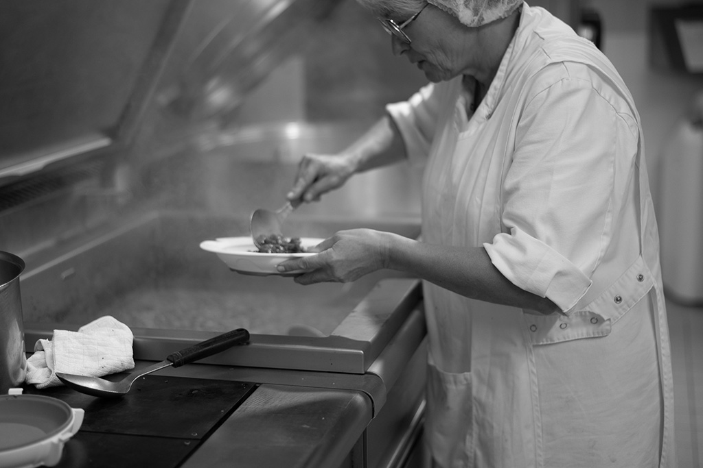 cuisiniere ehpad preparation