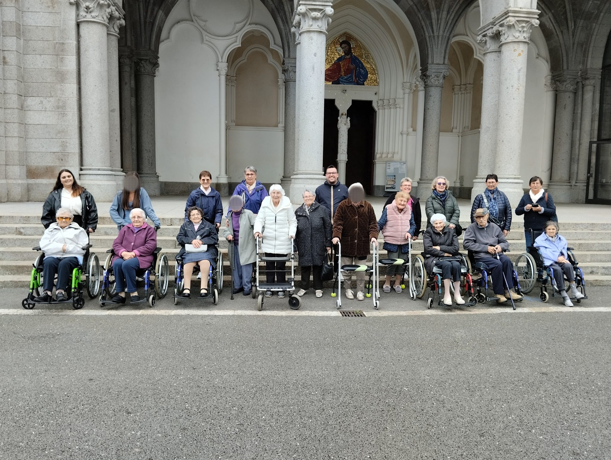 10 06 Sortie à Pontmain (41)