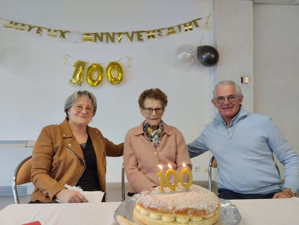01 06 100 ans Mme LOCHU (14)