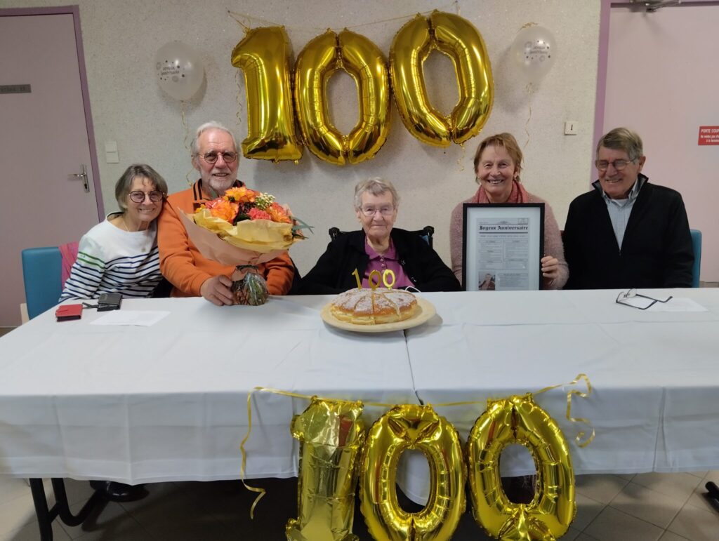 01 15 100 ans Mme PAVARD (16)